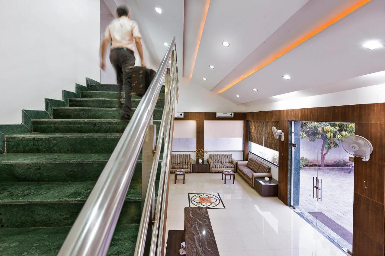 Hotel Shirdi Sai Wada Екстер'єр фото