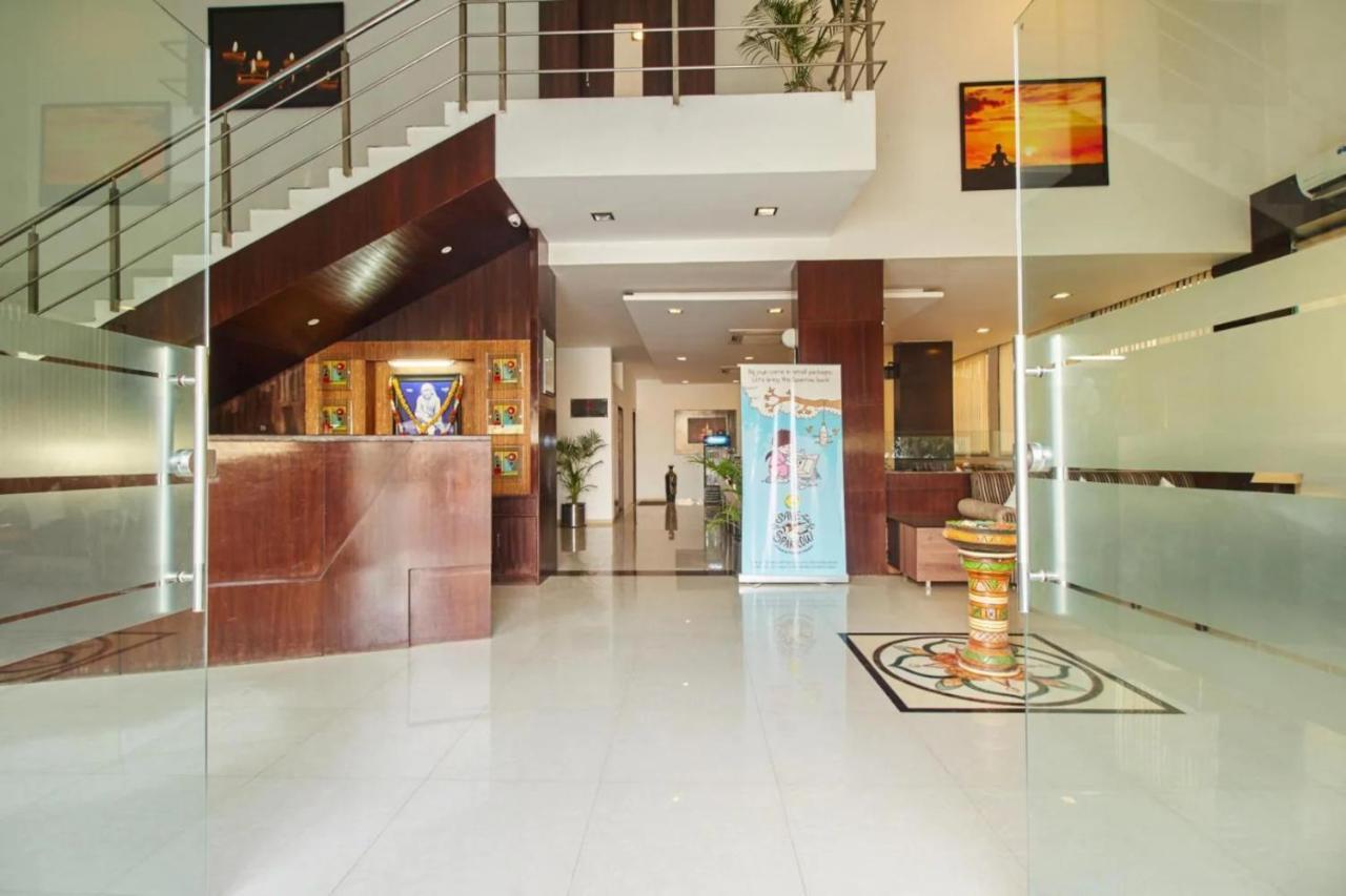 Hotel Shirdi Sai Wada Екстер'єр фото