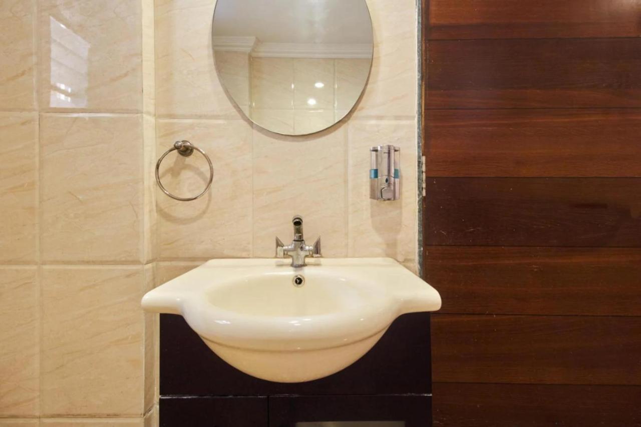 Hotel Shirdi Sai Wada Екстер'єр фото