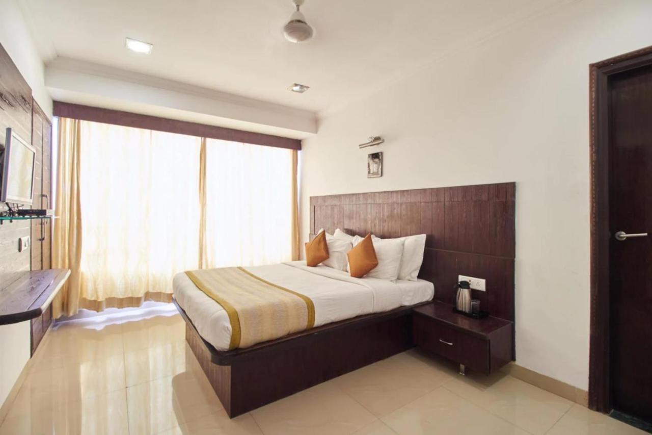 Hotel Shirdi Sai Wada Екстер'єр фото