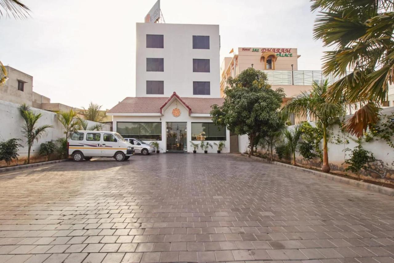 Hotel Shirdi Sai Wada Екстер'єр фото
