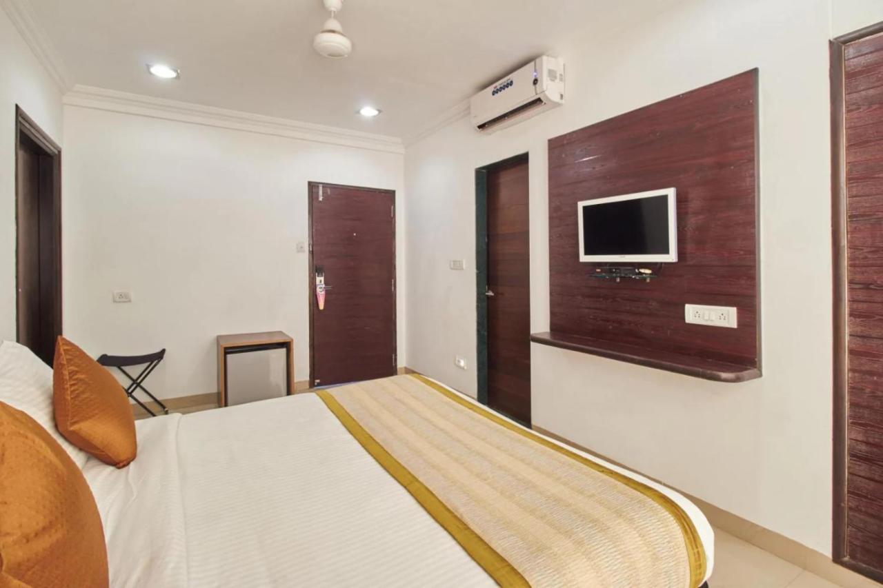 Hotel Shirdi Sai Wada Екстер'єр фото