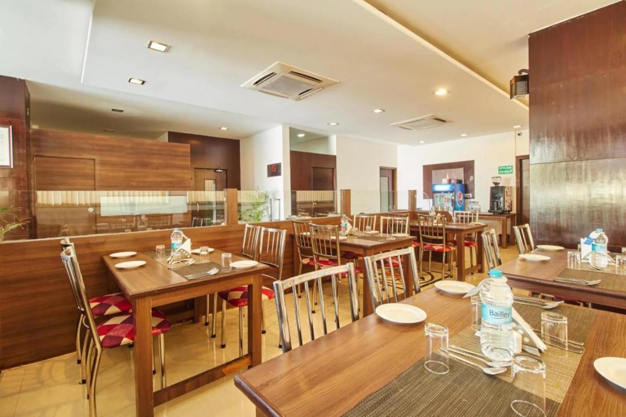 Hotel Shirdi Sai Wada Екстер'єр фото