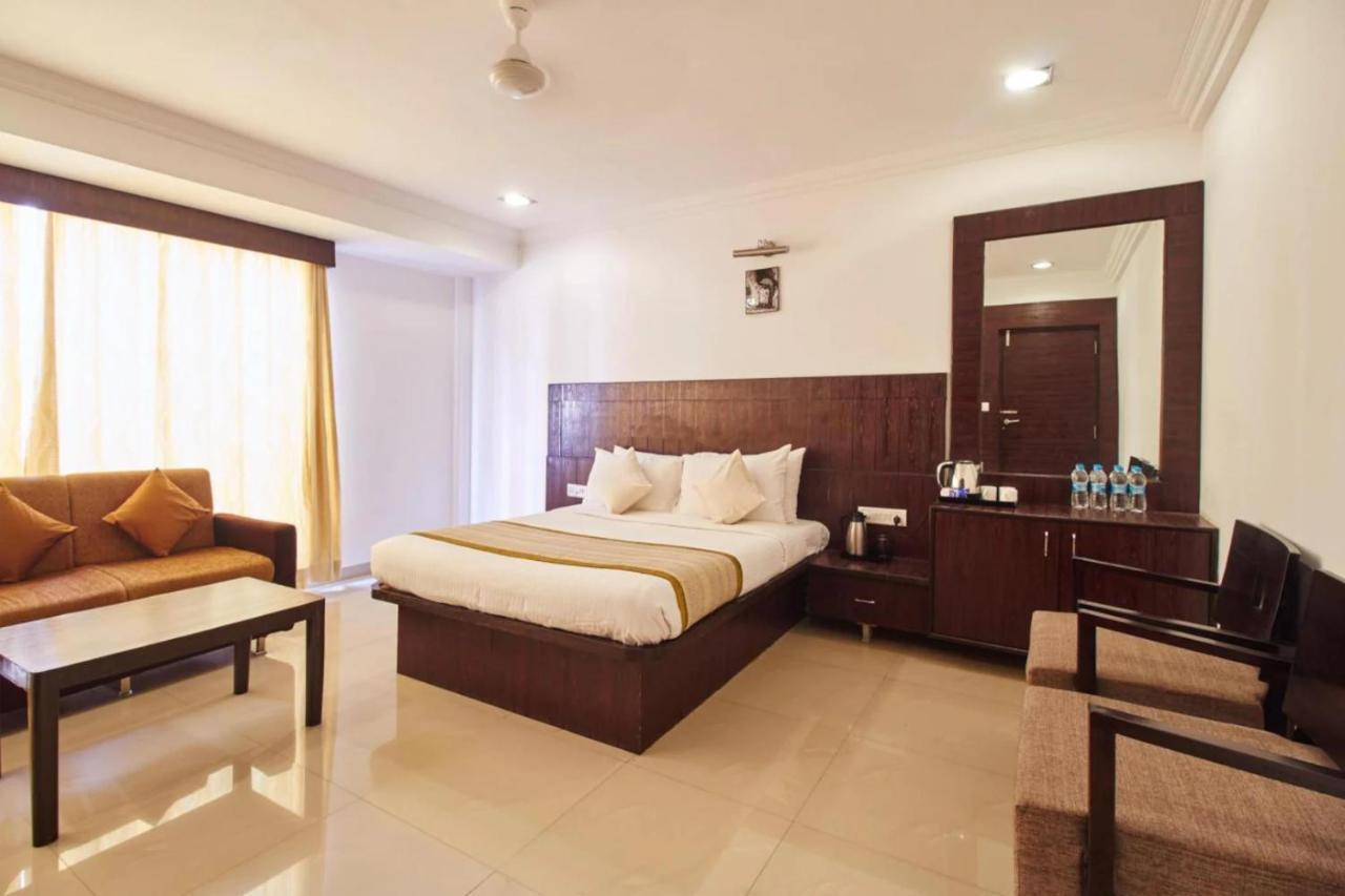 Hotel Shirdi Sai Wada Екстер'єр фото