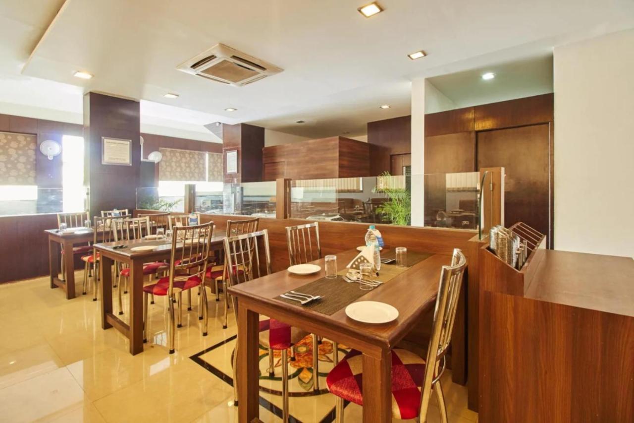 Hotel Shirdi Sai Wada Екстер'єр фото
