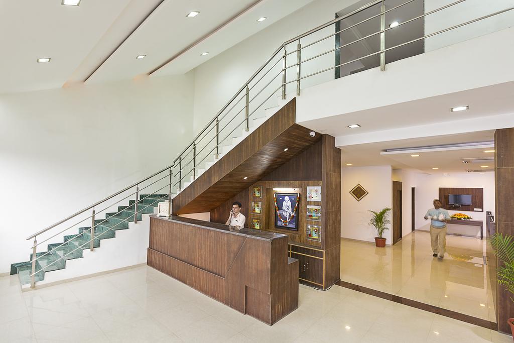 Hotel Shirdi Sai Wada Екстер'єр фото