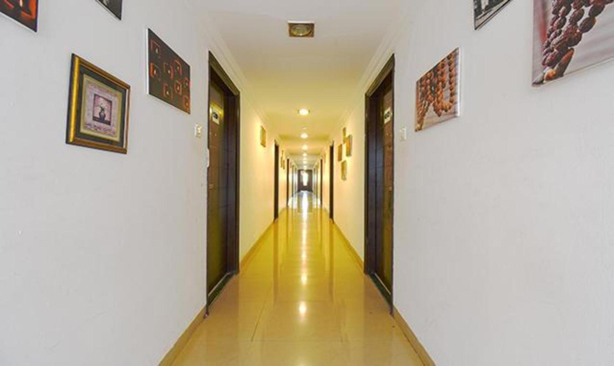 Hotel Shirdi Sai Wada Екстер'єр фото