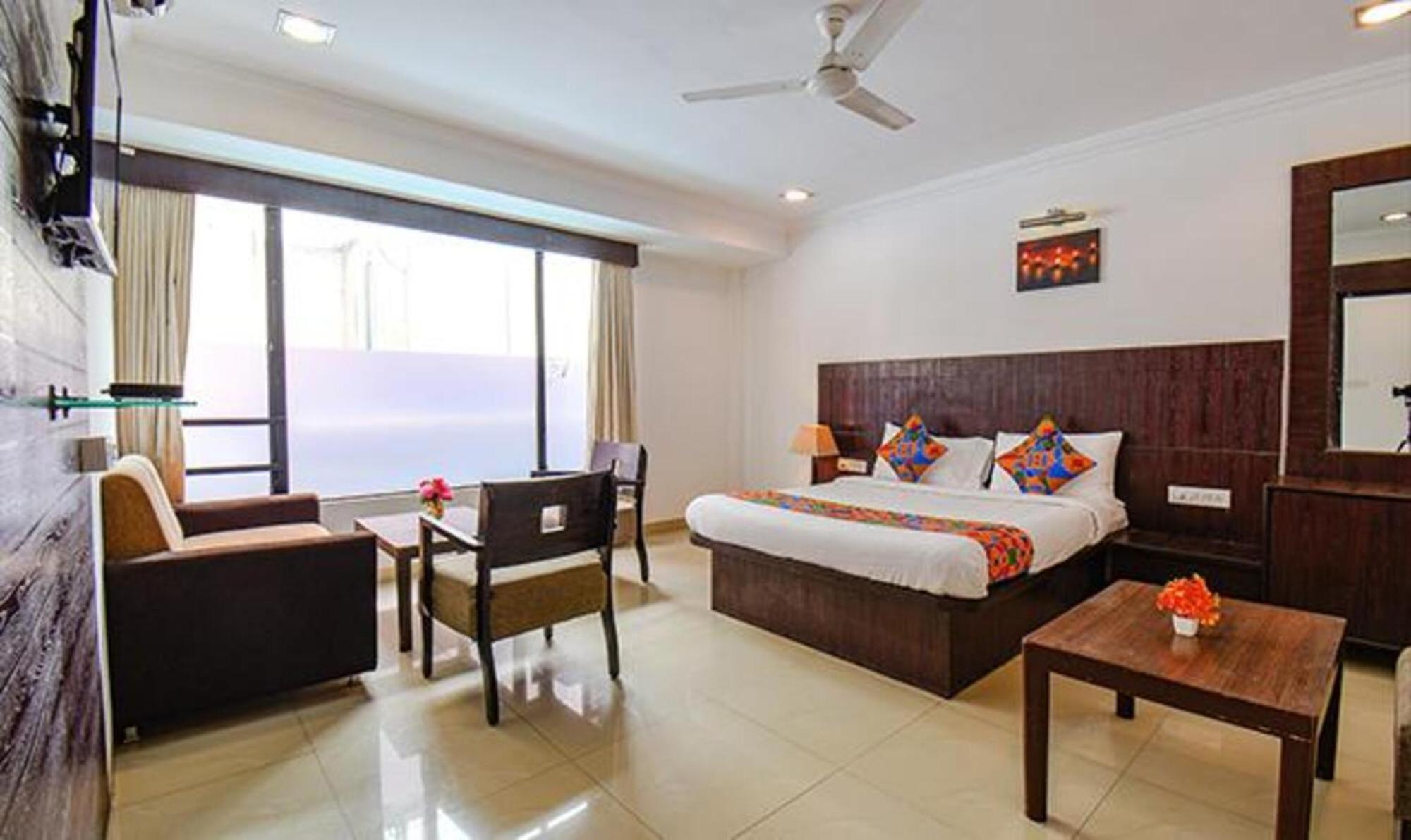Hotel Shirdi Sai Wada Екстер'єр фото