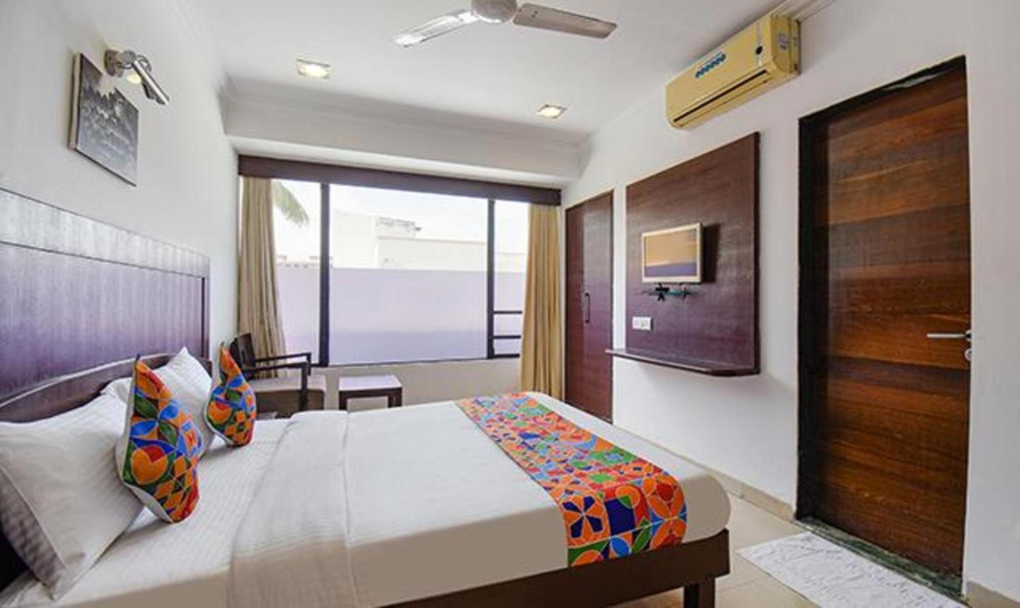 Hotel Shirdi Sai Wada Екстер'єр фото