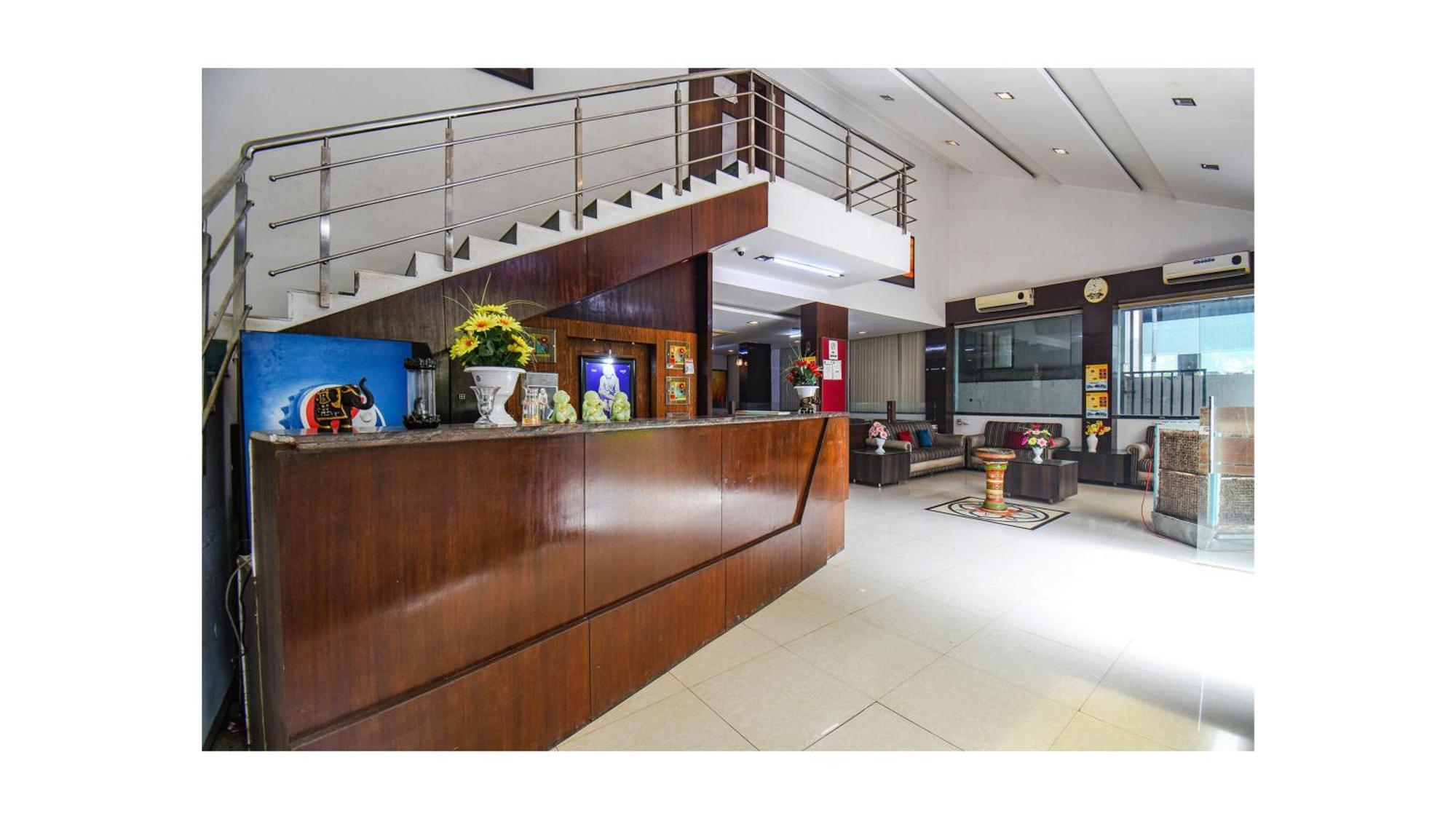 Hotel Shirdi Sai Wada Екстер'єр фото
