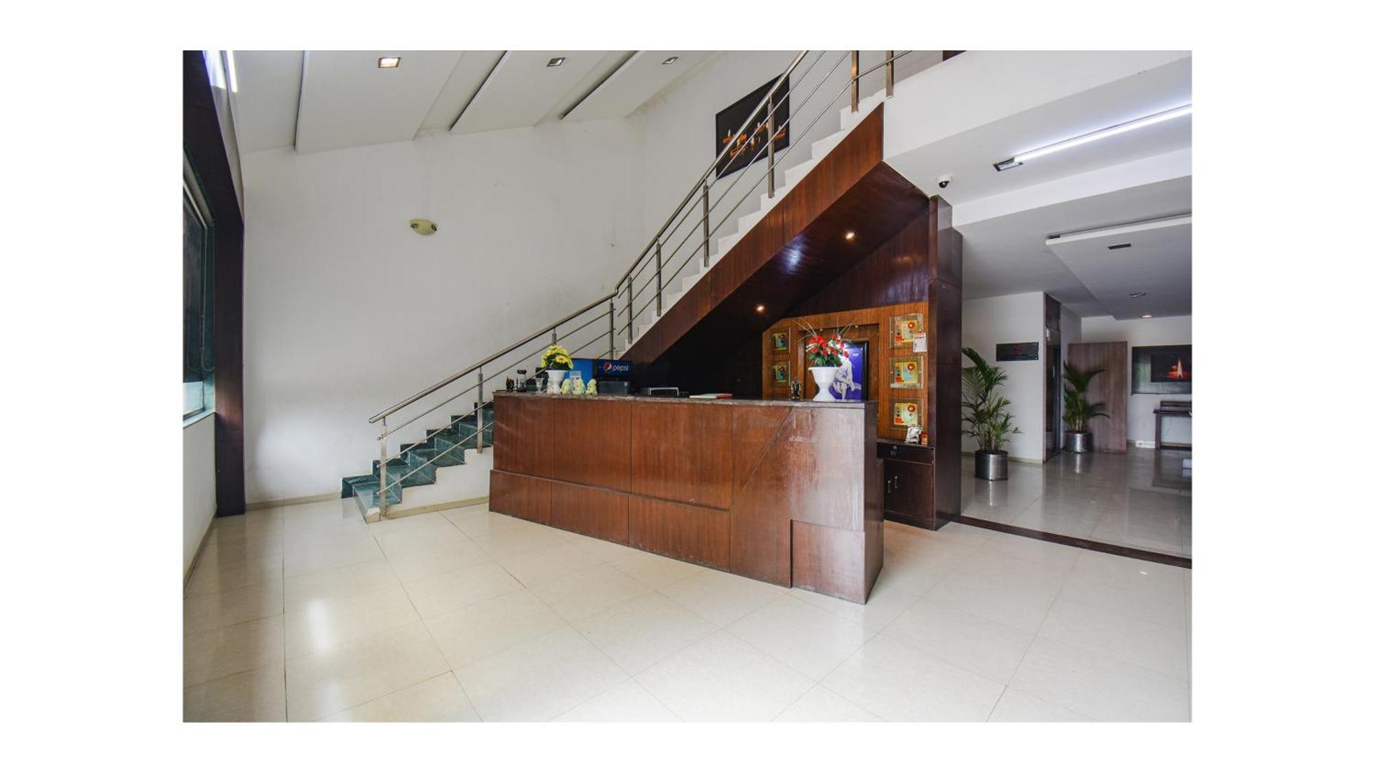 Hotel Shirdi Sai Wada Екстер'єр фото