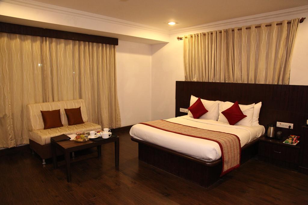 Hotel Shirdi Sai Wada Екстер'єр фото