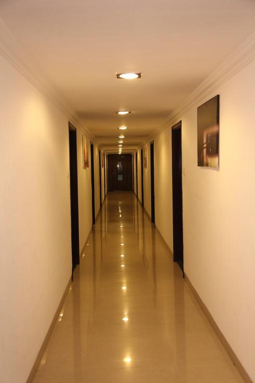 Hotel Shirdi Sai Wada Екстер'єр фото