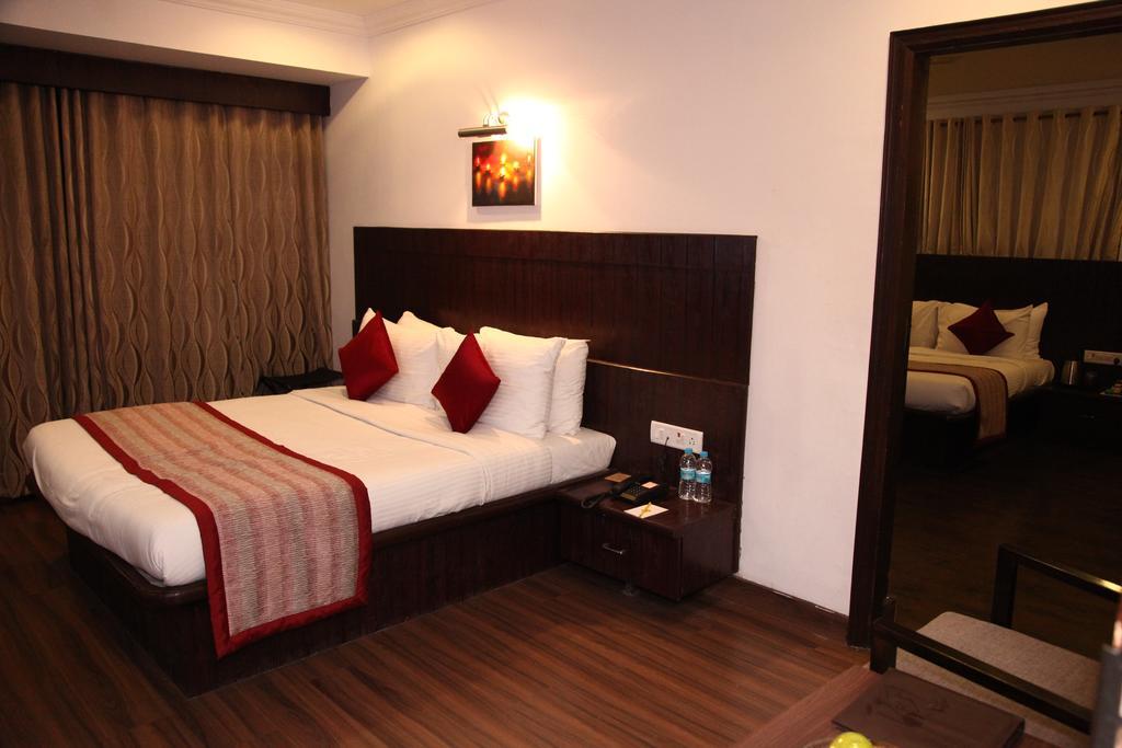 Hotel Shirdi Sai Wada Екстер'єр фото