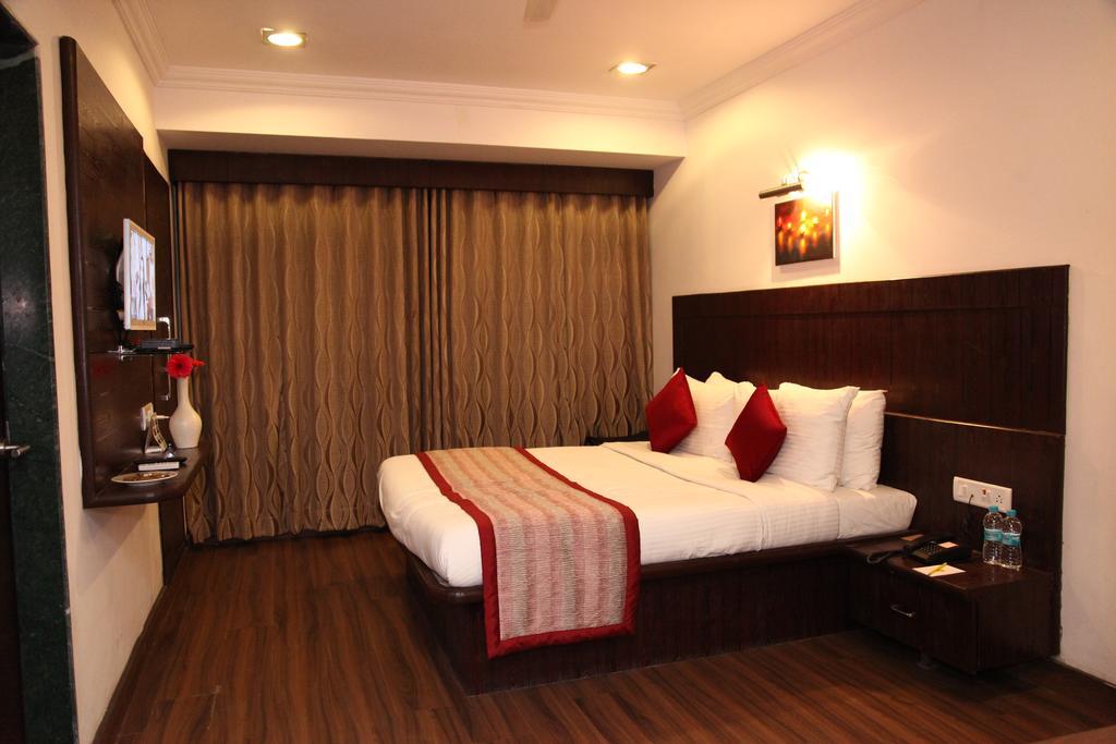 Hotel Shirdi Sai Wada Екстер'єр фото