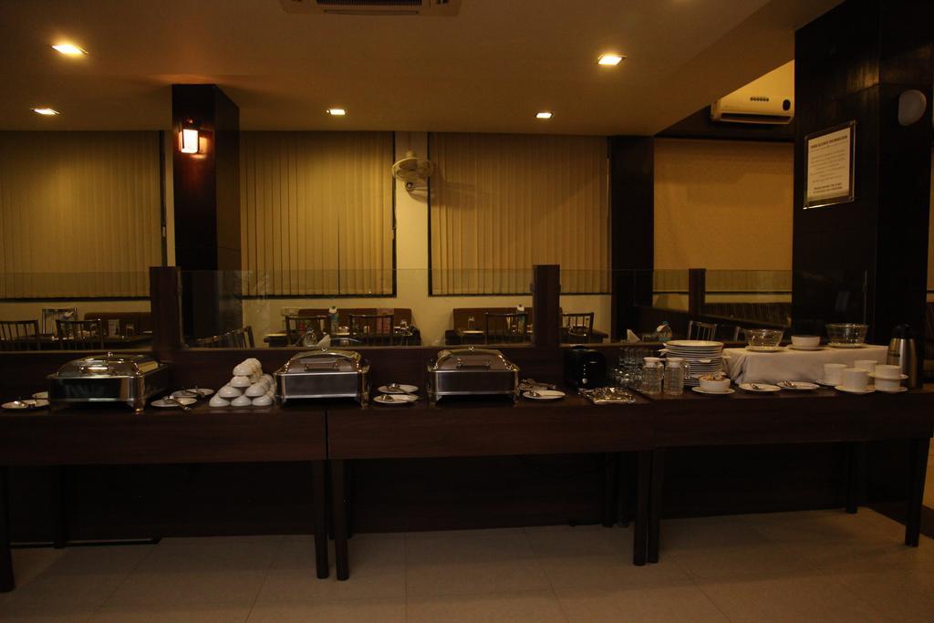 Hotel Shirdi Sai Wada Екстер'єр фото