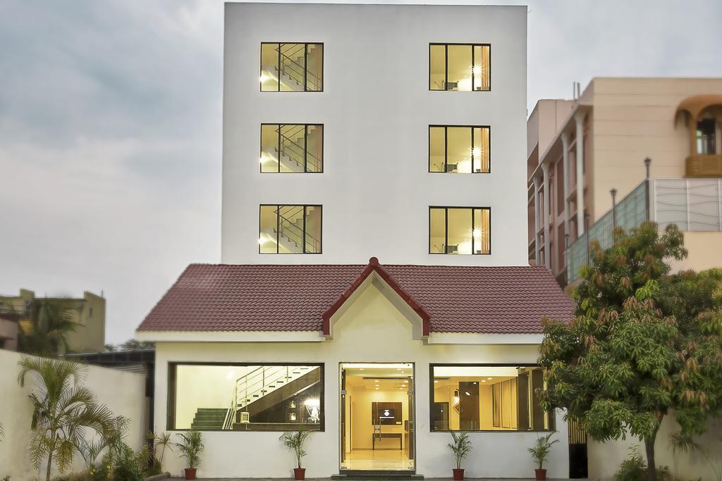 Hotel Shirdi Sai Wada Екстер'єр фото