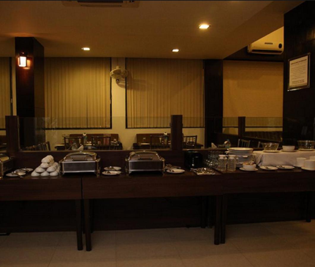 Hotel Shirdi Sai Wada Екстер'єр фото