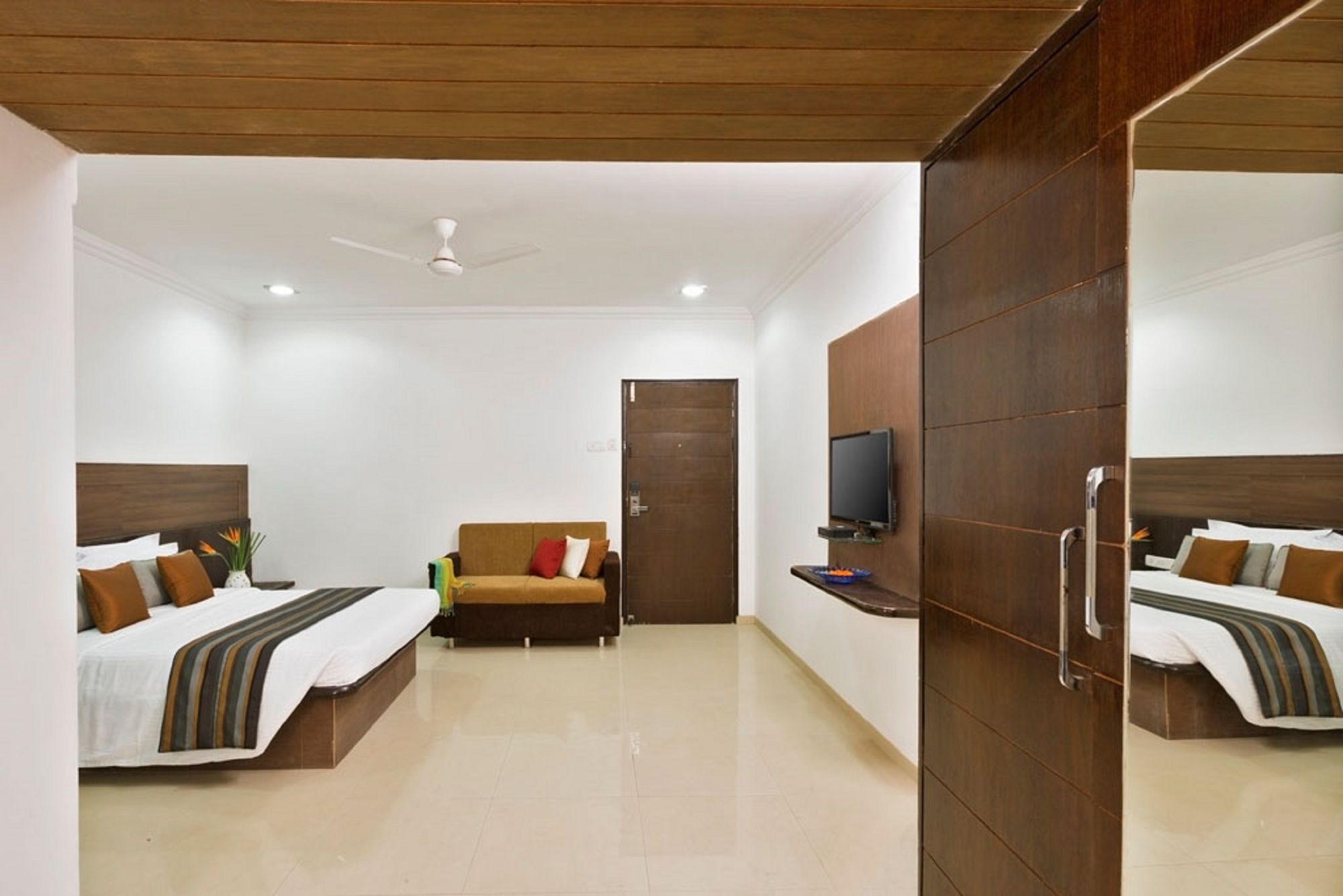 Hotel Shirdi Sai Wada Екстер'єр фото